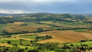 Typische Toskana-Landschaft, Italien##Foto: Wikimedia Commons, Martin Falbisoner Typische Toskana-Landschaft, Italien