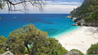 Das »Hotel Costa Dorada« auf Sardinien bietet neben netten Zimmern auch eine ganze Palette an Ausflügen an##Foto: hotelcostadorada.it Das »Hotel Costa Dorada« auf Sardinien bietet neben netten Zimmern auch eine ganze Palette an Ausflügen an