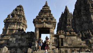 Touristen, die sich länger als 30 Tage in Indonesien aufhalten wollen, beantragen am besten gleich bei Einreise ein 60 Tage Visum Touristen, die sich länger als 30 Tage in Indonesien aufhalten wollen, beantragen am besten gleich bei Einreise ein 60 Tage Visum