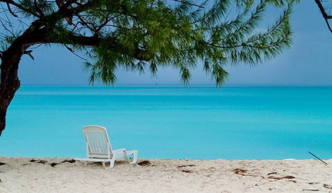 Ein einsamer Liegestuhl auf Kuba.