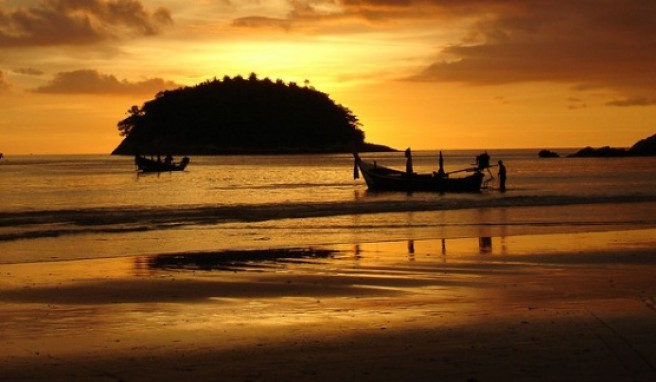 Malerischer Sonnenuntergang auf Phuket.