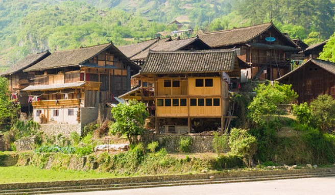 Traditionelle Holzhäuser in der Provinz Guizhou, China##Foto: Flickr.com, www.sqfp.info Traditionelle Holzhäuser in der Provinz Guizhou, China