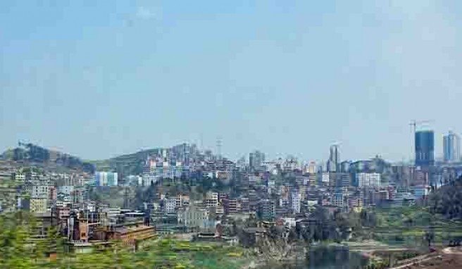 Kaili in der Provinz Guizhou, Cina##Foto: Wikimedia Commons, Zhangmoon618 Kaili in der Provinz Guizhou, Cina