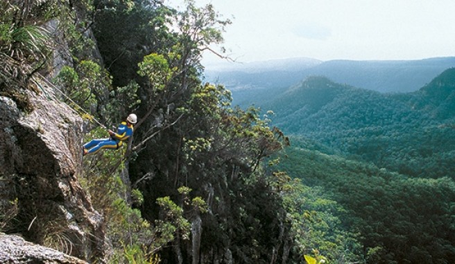Rock Climbing im Sringbrook Nationalpark. An Aktivitäten herrscht in Queensland kein Mangel.