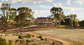 Wo McLeods Töchter gedreht wurde: Kingsford Homestead liegt im Westen des Barossa Valley nahe des Highways nach Adelaide
