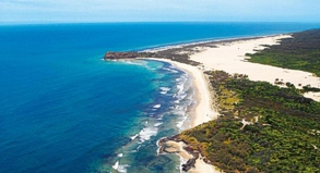 Der 75-Mile-Beach auf Fraser Island ist 123 Kilometer lang. Er gilt als offizielle Straße