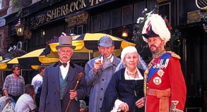 Fast ein eigenes Museum: Der »Sherlock-Holmes-Pub« in der Nähe des Parlamemts beherbergt zahlreiche Memorabilia