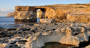 Felsige Küste - Malta ist kein bevorzugtes Ziel für Badeurlauber, die nichts anderes wollen, als am Strand zu liegen