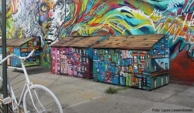 Kunst der Straße: Riesige Graffitis zieren teilweise die Hauswände am Broadway in Bed-Stuy