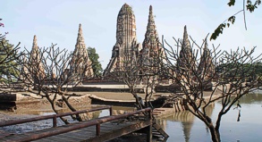 Im Wat Chai Wat Tanaram steht das Wasser noch immer kniehoch.##Foto: Christoph Pfaff Im Wat Chai Wat Tanaram steht das Wasser noch immer kniehoch.