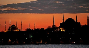 Minarette, Paläste und der Bosporus: Istanbul bietet den Charme von Oxident und Orient. Für die Arabische Welt ist die Stadt auch Traumfabrik beliebter Seifenopern