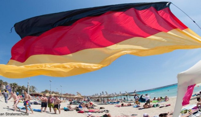 Deutsche geben wieder mehr Geld für Urlaub aus. Dies ist auf eine stabile Wirtschaftslage und niedrige Zinsen zurückzuführen