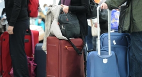 Die Hand immer am Koffer: Fluggäste müssen ihr Gepäck am Airport vor Dieben schützen.