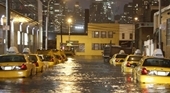 Überflutete Straßen in New York: Wegen »Sandy« müssen Reisende damit rechnen, dass Flüge in die USA ausfallen