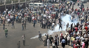 Die Polizei räumte in Kairo die beiden Protestlager von Anhängern des gestürzten Präsidenten Mohammed Mursi. In mehreren Provinzen kam es daraufhin zu gewalttätigen Übergriffen radikaler Islamisten