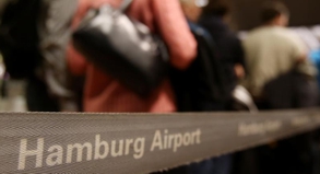 Warteschlangen am Airport: Am Düsseldorfer Flughafen und auch in Hamburg wird gestreikt.