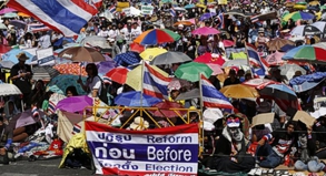 Regierungsgegner protestieren in Bangkok: Touristen halten sich von Menschenansammlungen besser fern, rät das Auswärtige Amt