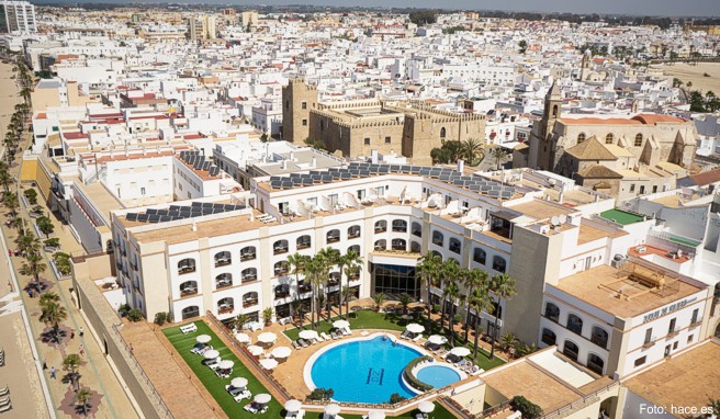 Das Hotel Duque de Najera: Tagsüber in der Sonne aalen, abends in der nahen Altstadt bummeln gehen