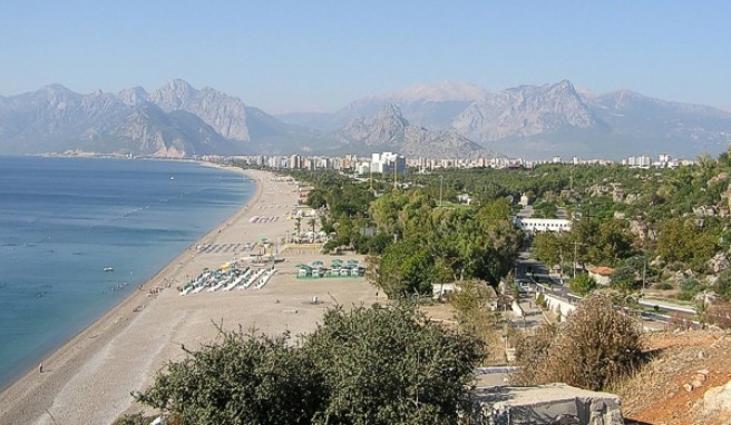 Kemer: Das ehemalige Fischerdorf ist zu einem der bedeutendsten Tourismuszentren der Türkei geworden.##(Foto: Ilona Laufersweiler, pixelio.de) Kemer: Das ehemalige Fischerdorf ist zu einem der bedeutendsten Tourismuszentren der Türkei geworden