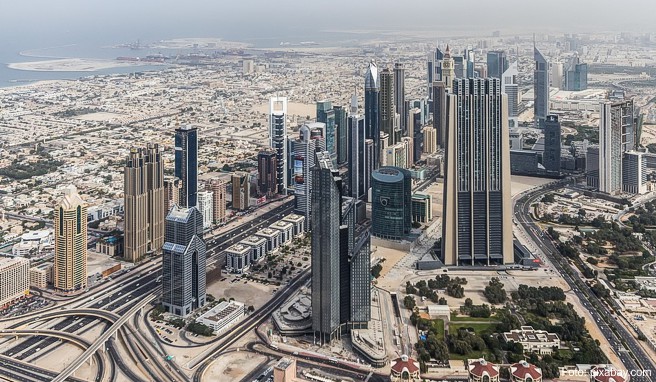 Dubai  Virtueller Fallschirmsprung vom Burj Khalifa