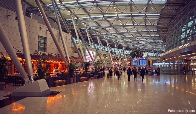 Reiserecht  Reiseveranstalter haftet nicht für Sturz auf Flughafenboden