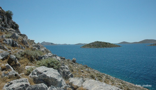 Die Inselgruppe erstreckt sich entlang der Adriaküste zwischen Zadar im Norden und ?ibenik im Süden.