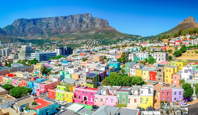 Bonbonfarbene Häuser in Bo-Kaap, einem Viertel von Kapstadt