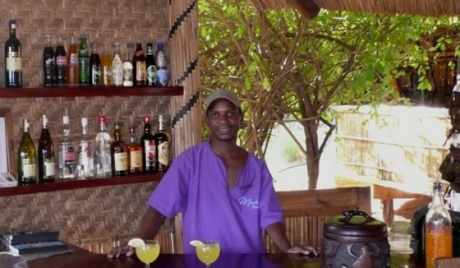 Barkeeper auf Mumbo Island im Malawi See.