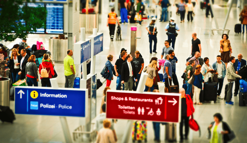 Vertreter von Flughäfen und Reisebranche sind zuversichtlich, dass sich ein Flugchaos wie im vergangenen Jahr in diesem Sommer so nicht wiederholt.