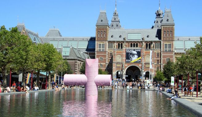 Das Amsterdamer Rijksmuseum zeigt ab 1. Juli die aller-größten Werke seiner Sammlung. Prunkstück ist ein um 1850 angefertigtes Panorama, das die Landschaften der Schweiz, Italiens und Österreichs darstellt. 