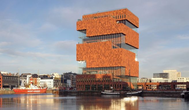Wie gestapelte, riesige Bauklötzchen: Das Museum aan de Stroom (MAS) präsentiert sich mit moderner Architektur.  \n\n\n\n\n\nS