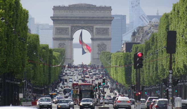 Wer mit dem Auto in Frankreich oder anderen Ländern unterwegs ist, sollte im Falle eines Unfalls Versicherungsdokumente dabei haben.