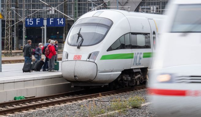 Reaktion auf Inflation  Bahnfahren wird im Dezember wieder teurer