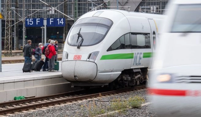 Reaktion auf Inflation Bahnfahren wird im Dezember wieder teurer