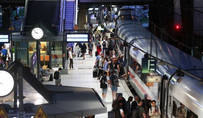 Teilweise ging nichts mehr: Unwetterschäden haben den Bahnverkehr eingeschränkt.