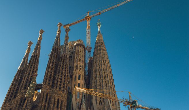 Sagrada Familia  Barcelona: Unfertige Basilika zieht Millionen Besucher an