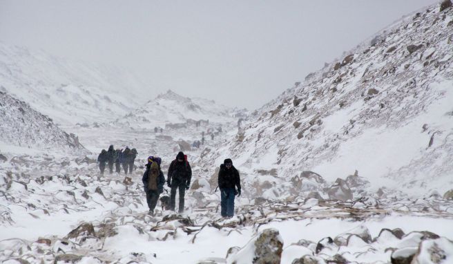 Der Mount Everest zieht immer mehr Bergsteiger an. Es kommen aber auch immer mehr Menschen beim Aufstieg ums Leben.