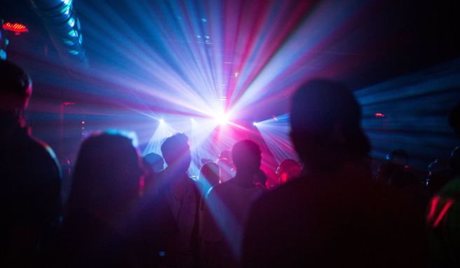 Ab diesem Wochenende wollen einige Berliner Clubs und Diskotheken das Tanzen wieder erlauben - allerdings nur für Geimpfte und Genesene. 