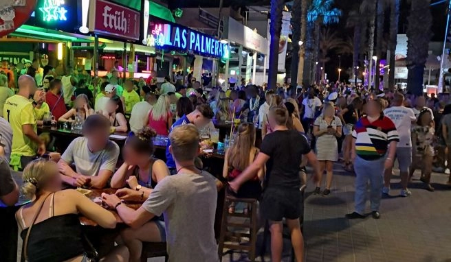 Mallorcas Ballermann ist als Partyhochburg bekannt. Doch viele Politiker, Hoteliers und Restaurant-Inhaber wollen dem Sauftourismus ein Ende bereiten. Mallorcas Ballermann ist als Partyhochburg bekannt. Doch viele Politiker, Hoteliers und Restaurant-Inhaber wollen dem Sauftourismus ein Ende bereiten.