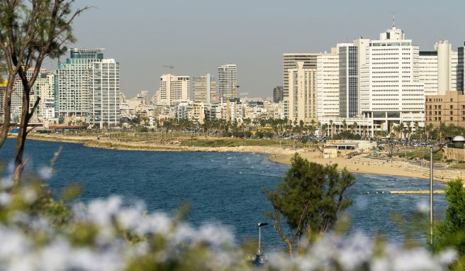 Blick von Jaffa in Richtung Tel Aviv: Das Auswärtige Amt warnt weiterhin vor Reisen nach Israel und in die palästinensischen Gebiete.