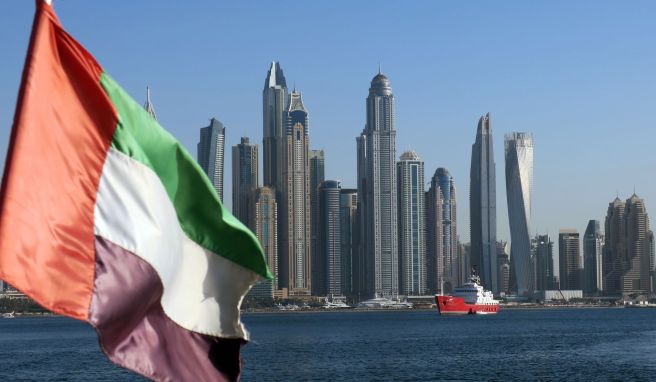 KLM, Eurowings und Co Geduldsprobe bei Rückflug aus Dubai - was gilt rechtlich?