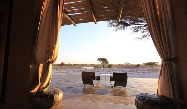 Schön hier – und mückenfreundlich. In Namibia nehmen Malaria-Fälle deutlich zu. Lange Kleidung, Mückenspray und Moskitonetz können den Urlaub retten.