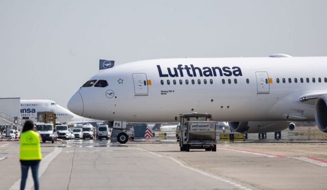 Lufthansa  Erster Boeing-«Dreamliner» in Frankfurt gelandet