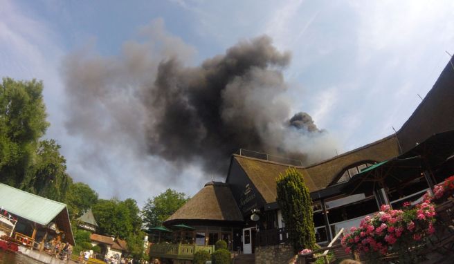 Nach einem Brand im Europa-Park in Rust öffnete der Park am Dienstag wieder. Einzig der Brandbereich bleibt vorerst gesperrt.