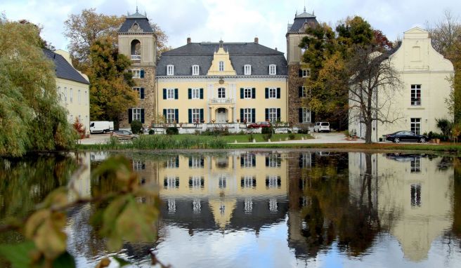 Die Burg Flamersheim ist heute Anziehungspunkt für Feinschmecker: Ein Sternerestaurant befindet sich in den alten Gemäuern. 