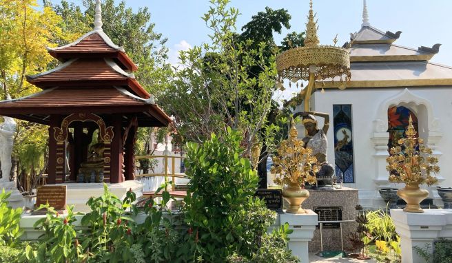 Garten in einem Tempel in Chiang Mai: Für einen thailändischen Baht (0,027 Euro) pro Nacht können Urlauber in Chiang Mai ab sofort in einem Hotel übernachten.