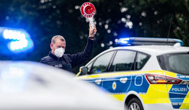 Wer nicht vollständig geimpft oder genesen ist und aus einem Hochrisikogebiet einreist, muss für zehn Tage in Quarantäne und kann sich erst nach fünf Tagen mit einem negativen Test davon befreien. 