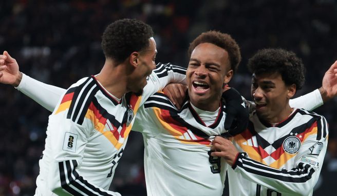 Die Deutsche Nationalmannschaft qualifiziert sich für die WM: Der 6:0-Sieg gegen die Slowakei sicherte Deutschland den Platz bei der Fußball-Weltmeisterschaft.