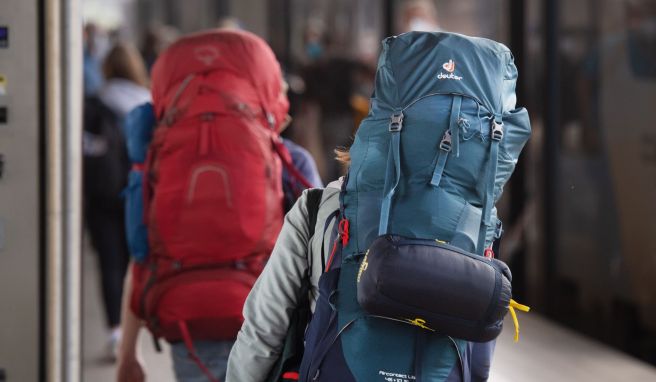 Die EU-Kommission gibt 70.000 jungen Europäern die Möglichkeit, kostenlos mit dem Zug quer durch Europa zu reisen. 