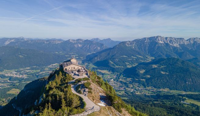 Berggaststätte und Mahnmal zugleich: Durch ihre exponierte Lage hat man vom Kehlsteinhaus einen einzigartigen Blick auf die Berchtesgadener Bergwelt.